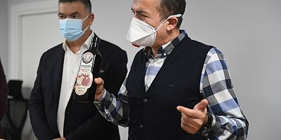 Başkan Özyiğit, “Şimdilik üç ürünle başladık. Hayırlı, uğurlu olsun.”