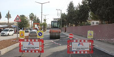 EVREN MAHALLESİ 100. YIL CADDESİ’NDE SICAK ASFALT ÇALIŞMASI 